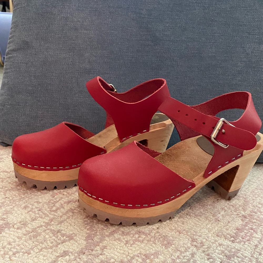MIA Abba clogs - NWOT